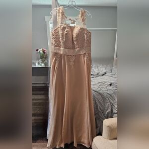 Elegant Lace Evening Gown